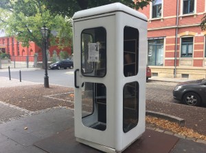 Bücherzelle Schillingplatz, Bücherschrank, Offenes Tauschregal, Telefonzelle, Bücherzelle, Büchertausch, Dresden, Tausch, Bücher, Buch, Buchtausch,